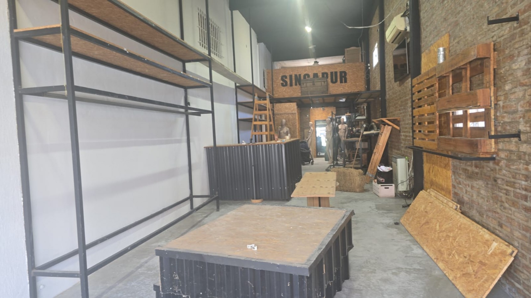 LOCAL 100 M2 C/ ENTREPISO