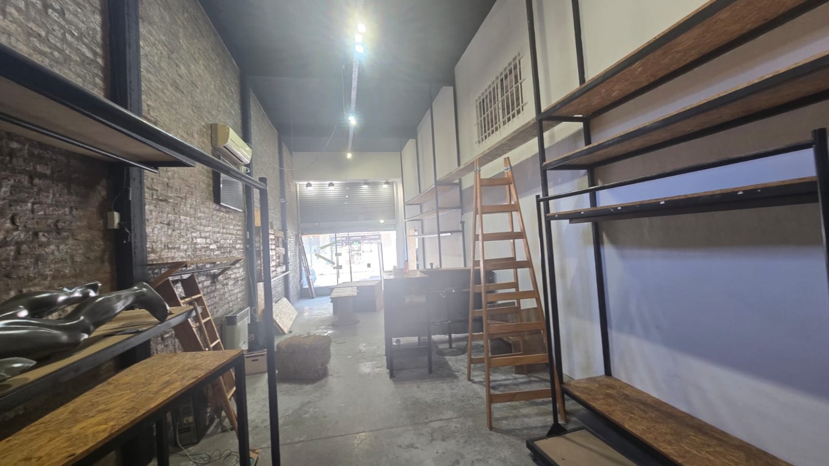 LOCAL 100 M2 C/ ENTREPISO