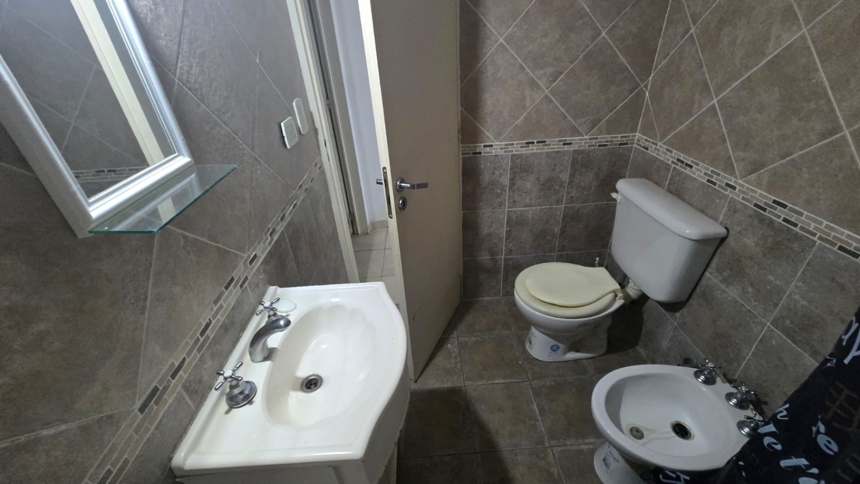 DEPARTAMENTO 2 AMB C/ COCHERA (COMPLEJO CERRADO)