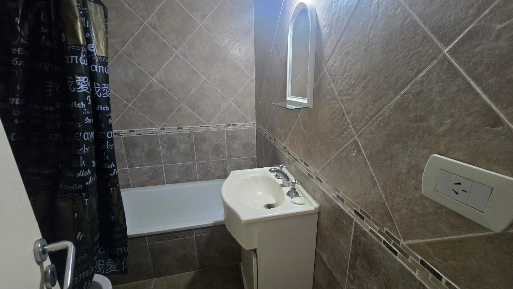 DEPARTAMENTO 2 AMB C/ COCHERA (COMPLEJO CERRADO)