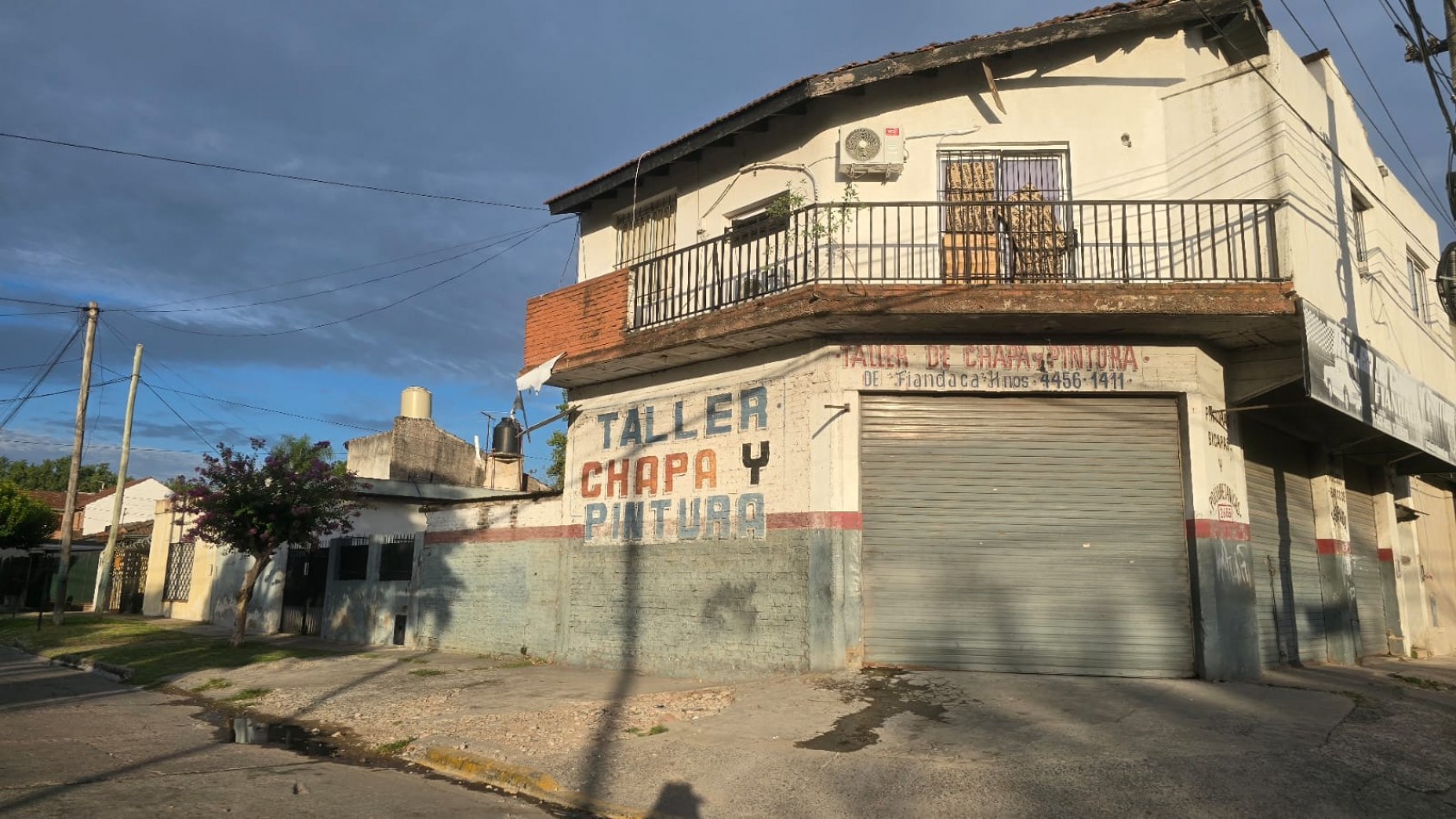 LOCAL 100 M2 EN ESQUINA