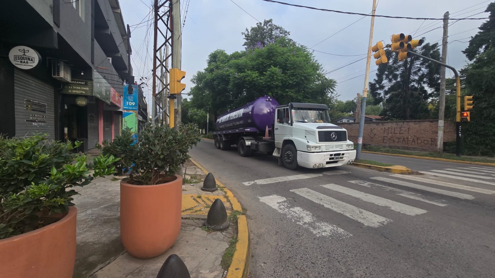 LOCAL 90 M2.  ESQUINA 