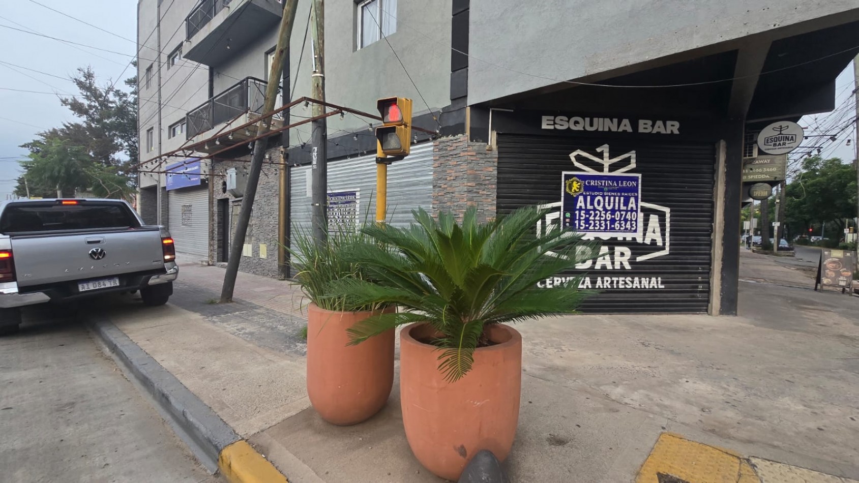 LOCAL 90 M2. ESQUINA