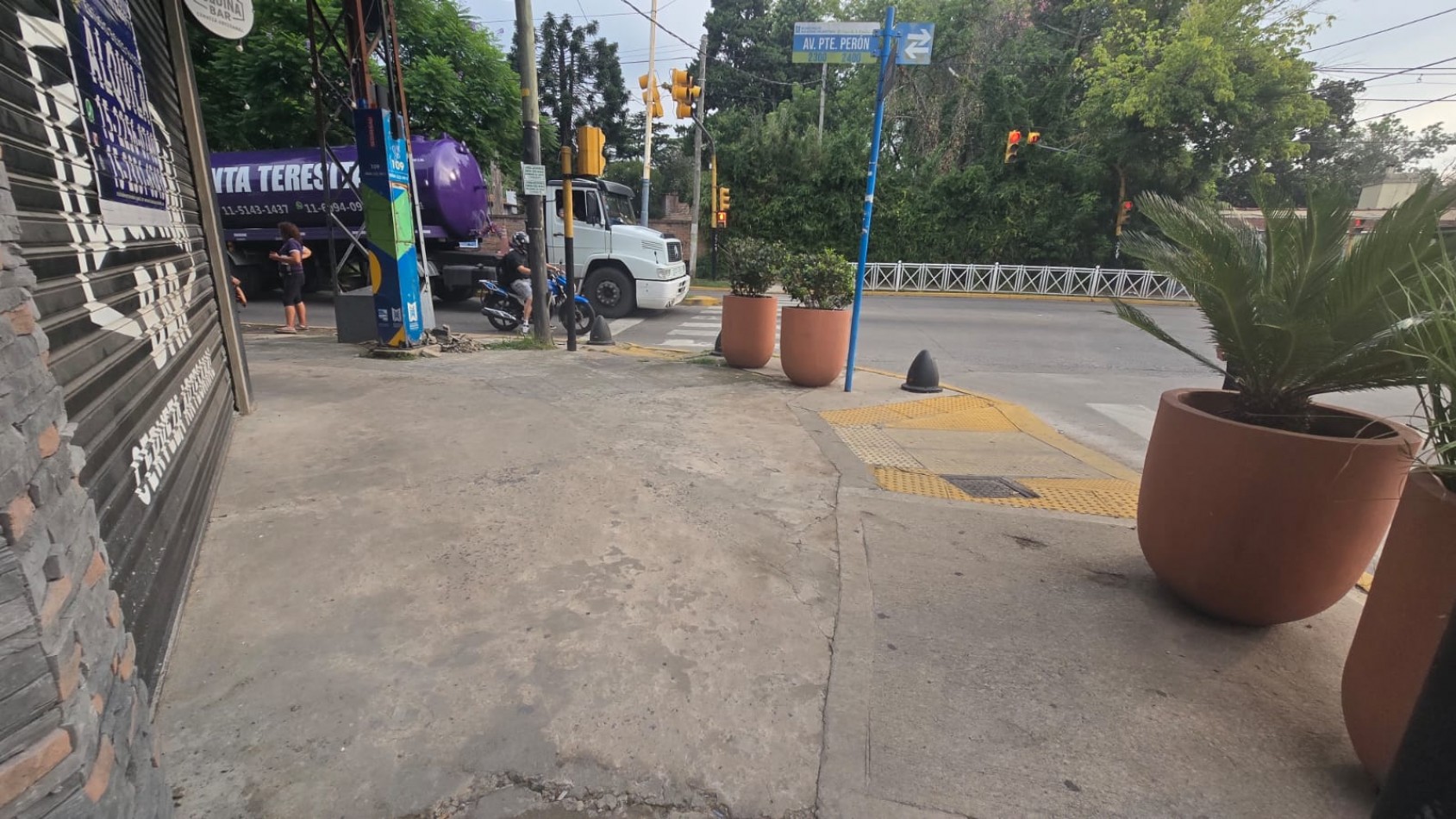 LOCAL 90 M2. ESQUINA