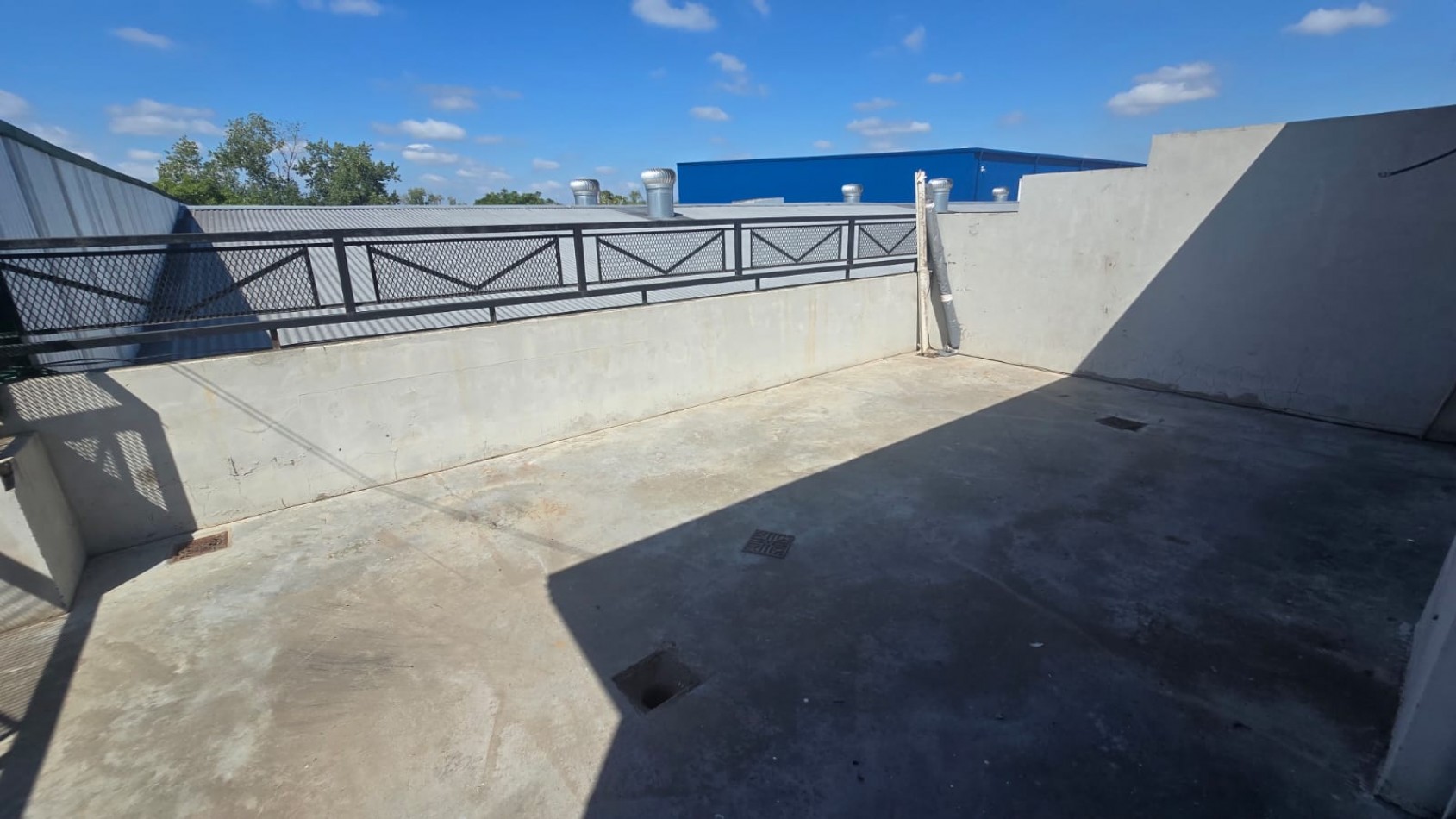 DEPARTAMENTO 2 AMB. AMPLIOS  C/ BALCON TERRAZA S/RUTA 197