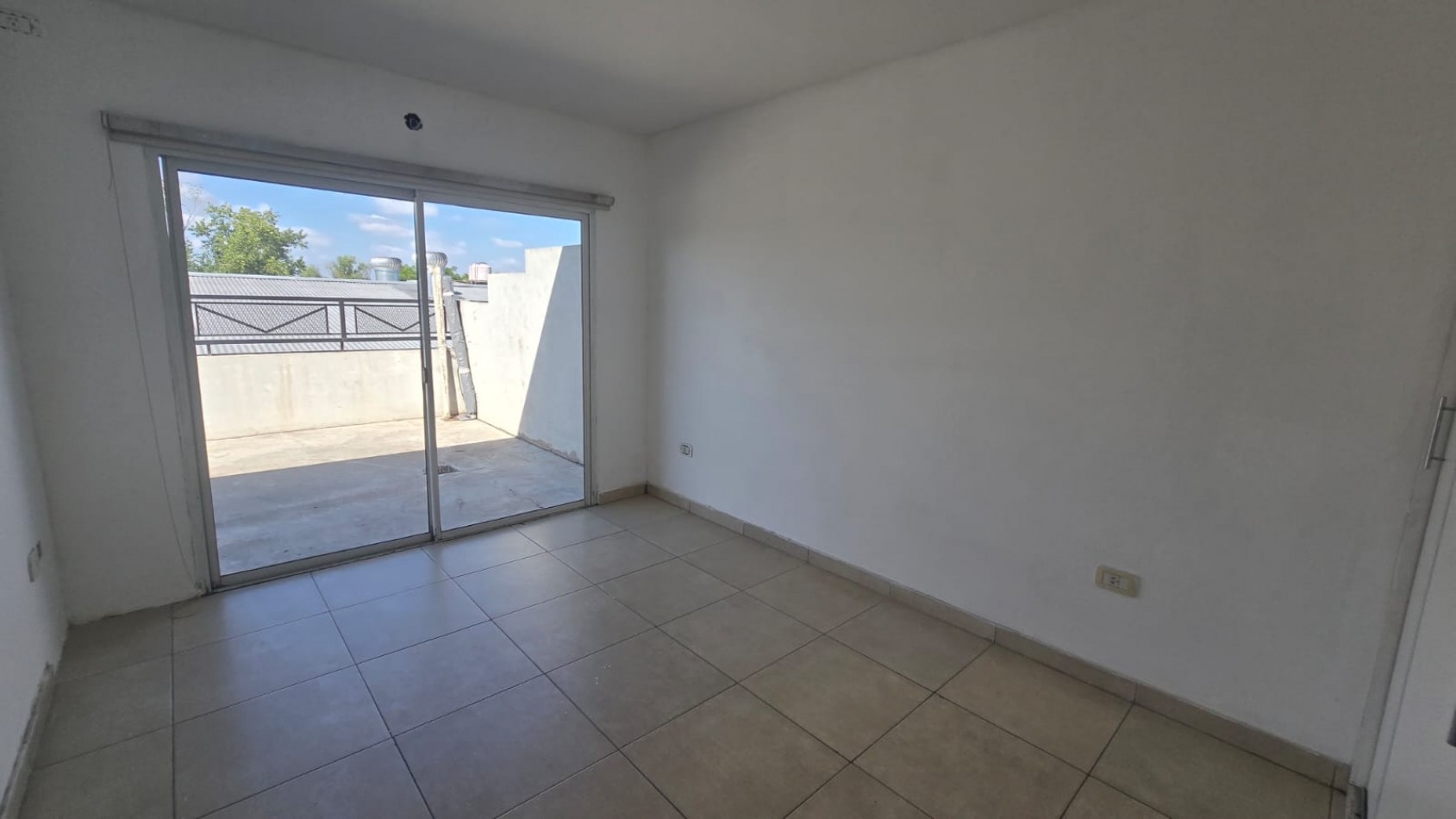 DEPARTAMENTO 2 AMB. AMPLIOS  C/ BALCON TERRAZA S/RUTA 197