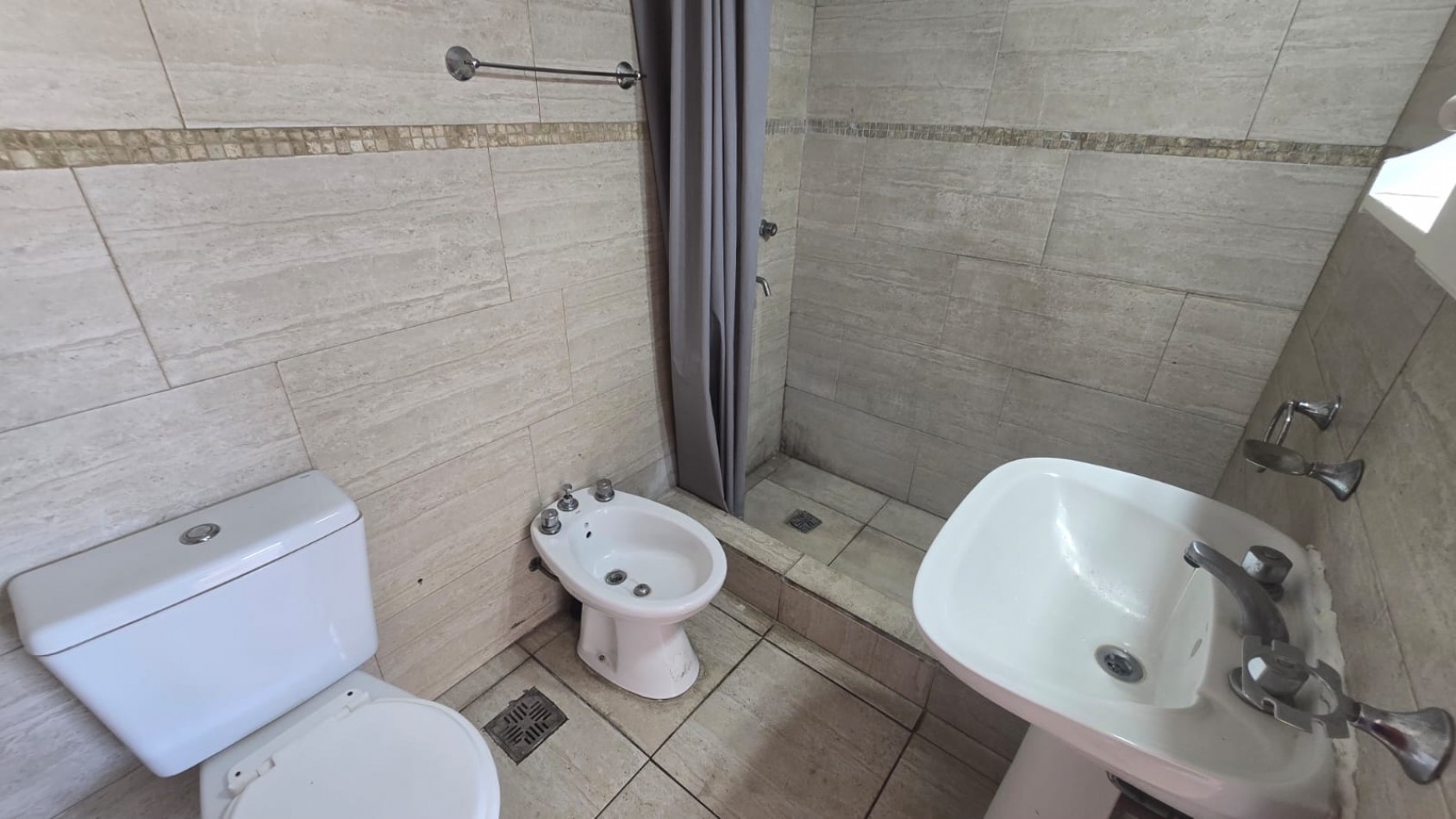 DEPARTAMENTO 2 AMB. AMPLIOS  C/ BALCON TERRAZA S/RUTA 197