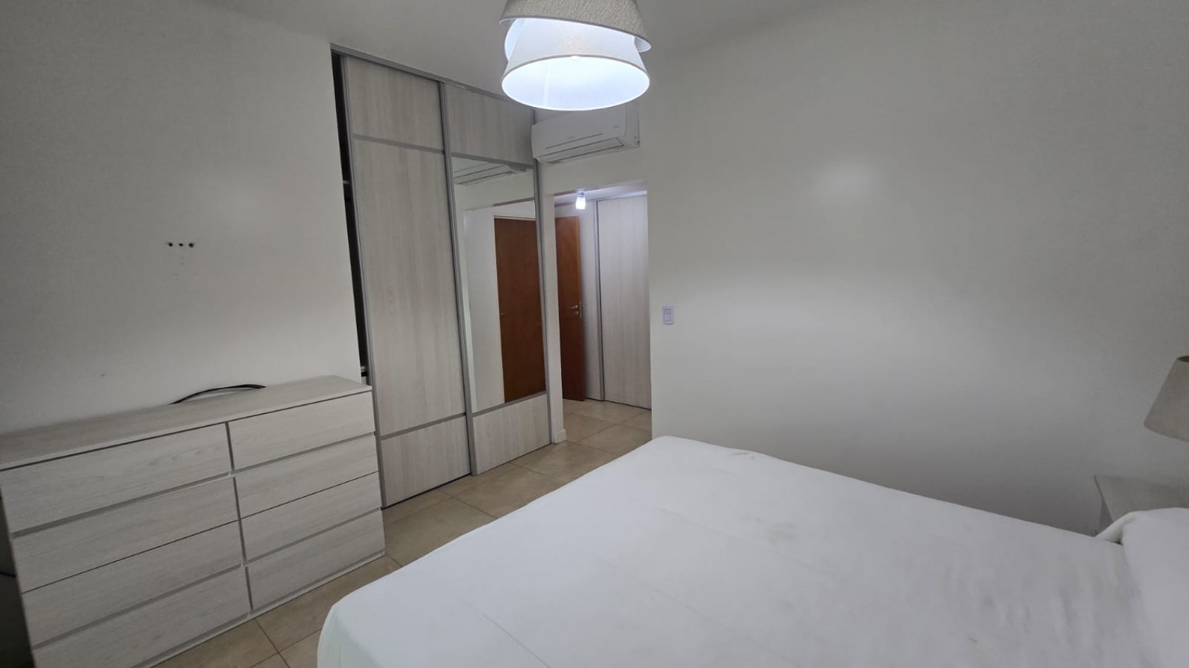 DEPARTAMENTO 3 AMB. PLANTA BAJA C/ COCHERA Y PARQUE (COMPLEJO CERRADO)