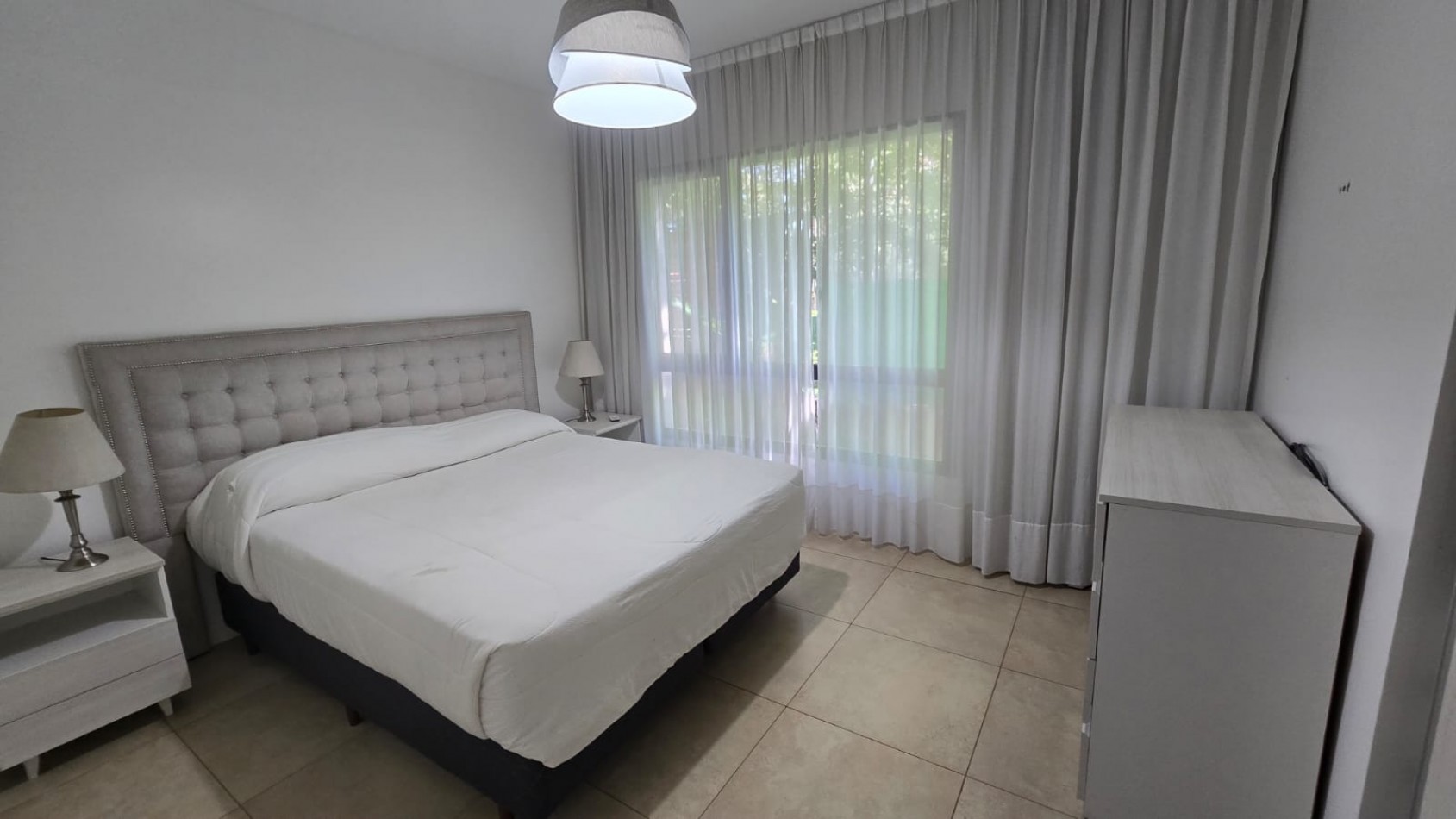 DEPARTAMENTO 3 AMB. PLANTA BAJA C/ COCHERA Y PARQUE (COMPLEJO CERRADO)