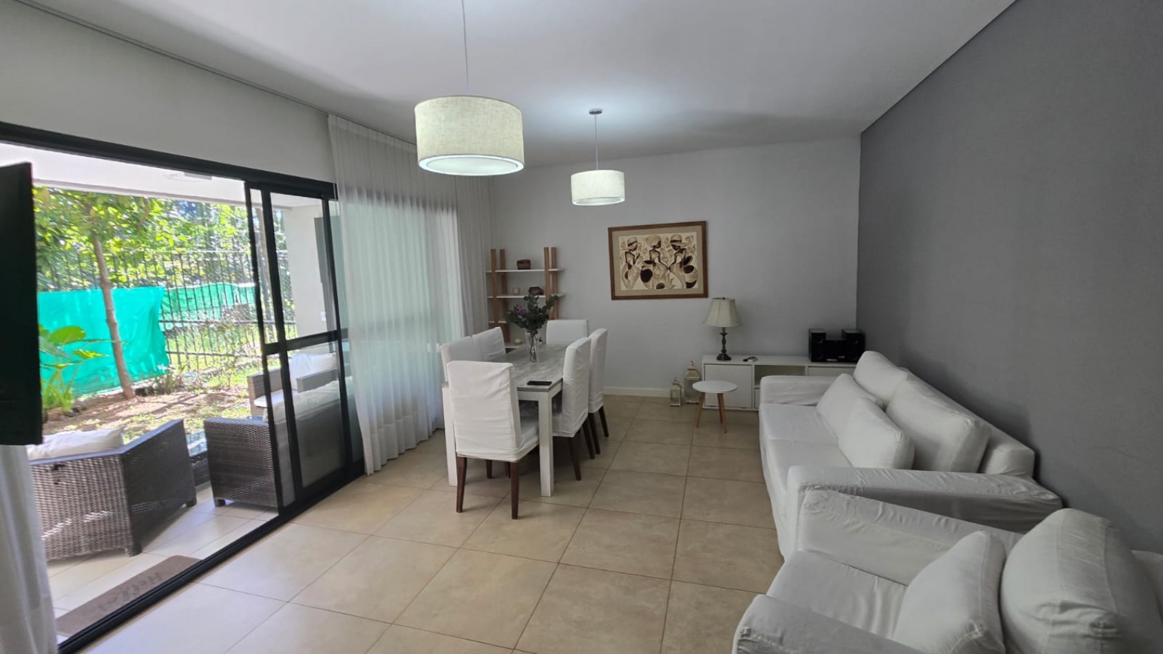 DEPARTAMENTO 3 AMB. PLANTA BAJA C/ COCHERA Y PARQUE (COMPLEJO CERRADO)