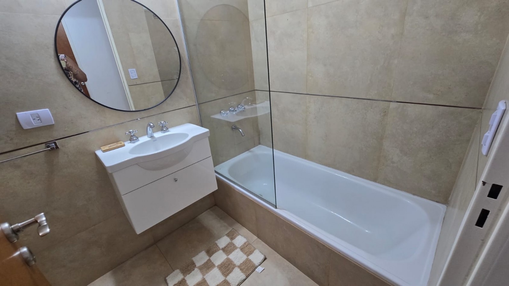 DEPARTAMENTO 3 AMB. PLANTA BAJA C/ COCHERA Y PARQUE (COMPLEJO CERRADO)