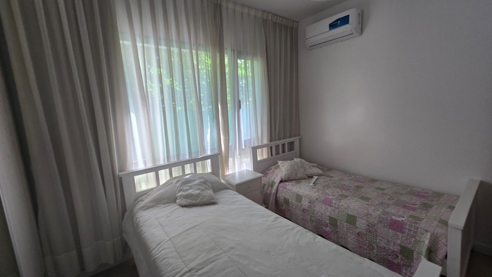 DEPARTAMENTO 3 AMB. PLANTA BAJA C/ COCHERA Y PARQUE (COMPLEJO CERRADO)