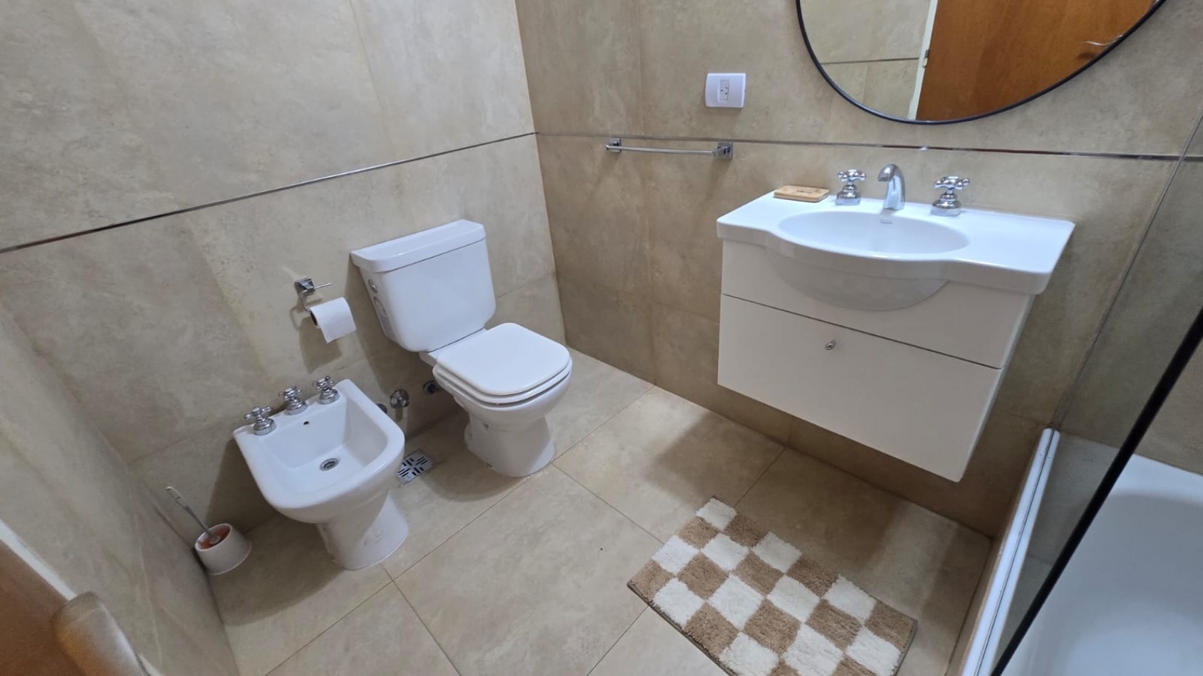 DEPARTAMENTO 3 AMB. PLANTA BAJA C/ COCHERA Y PARQUE (COMPLEJO CERRADO)