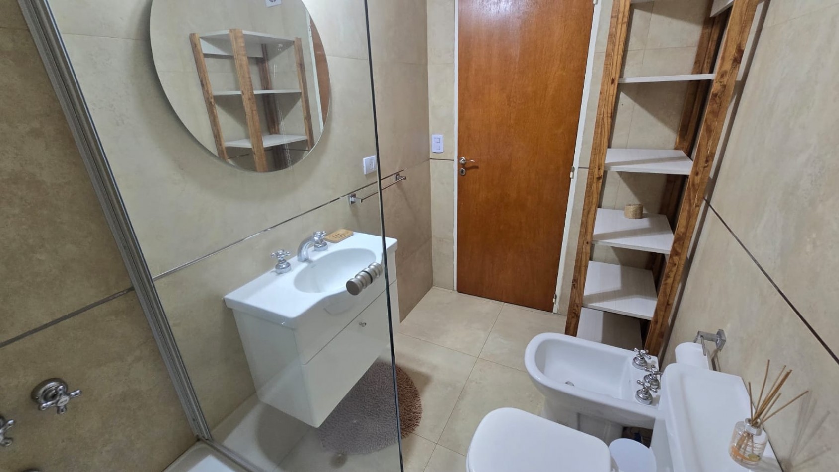 DEPARTAMENTO 3 AMB. PLANTA BAJA C/ COCHERA Y PARQUE (COMPLEJO CERRADO)