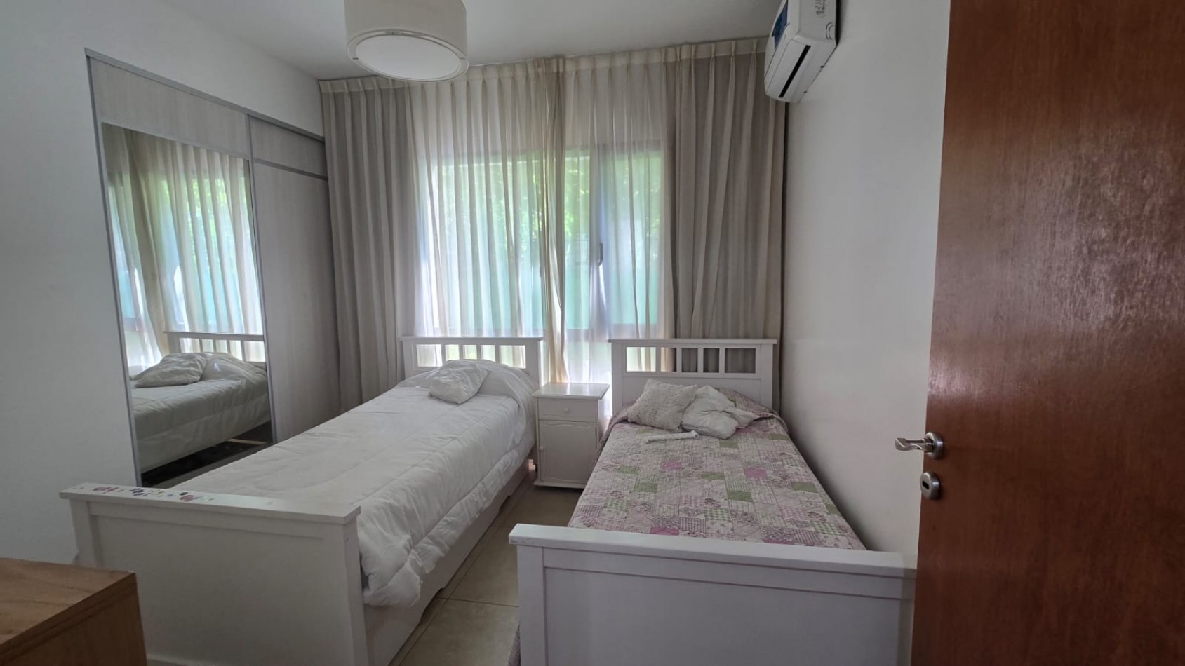 DEPARTAMENTO 3 AMB. PLANTA BAJA C/ COCHERA Y PARQUE (COMPLEJO CERRADO)