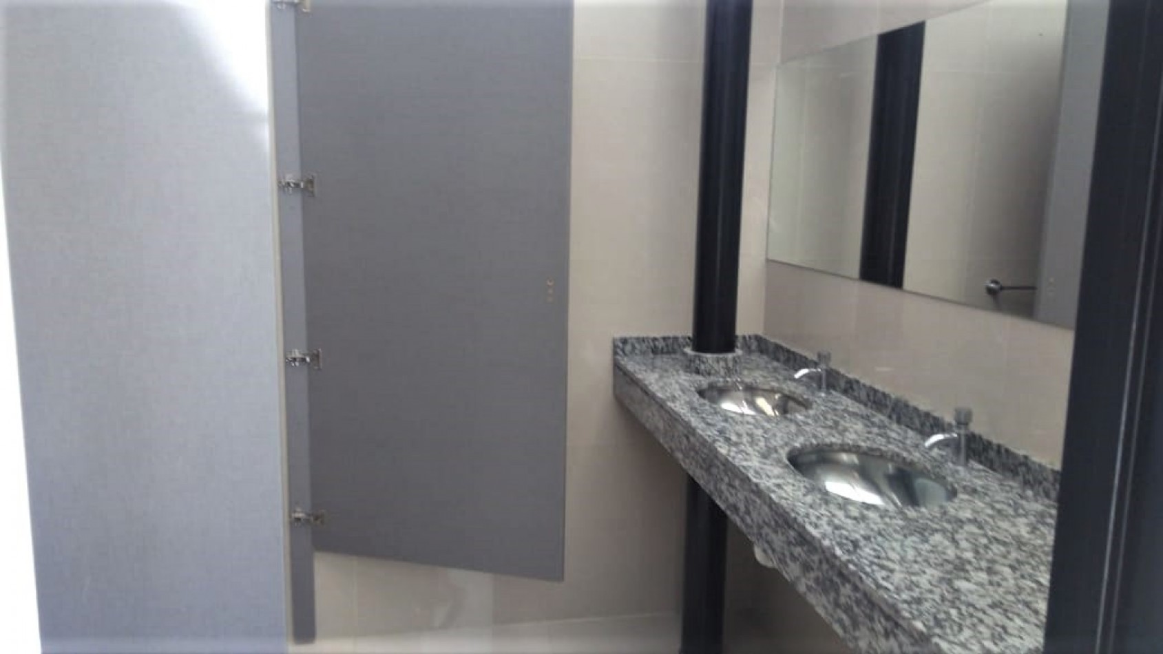 DEPARTAMENTO 3 AMB. PLANTA BAJA C/ COCHERA Y PARQUE (COMPLEJO CERRADO)