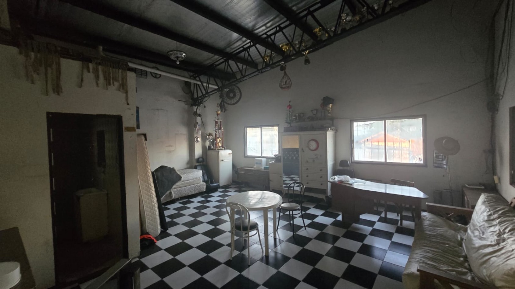 GALPON DE 980 M2. SOBRE RUTA 8 A METROS DEL CRUCE