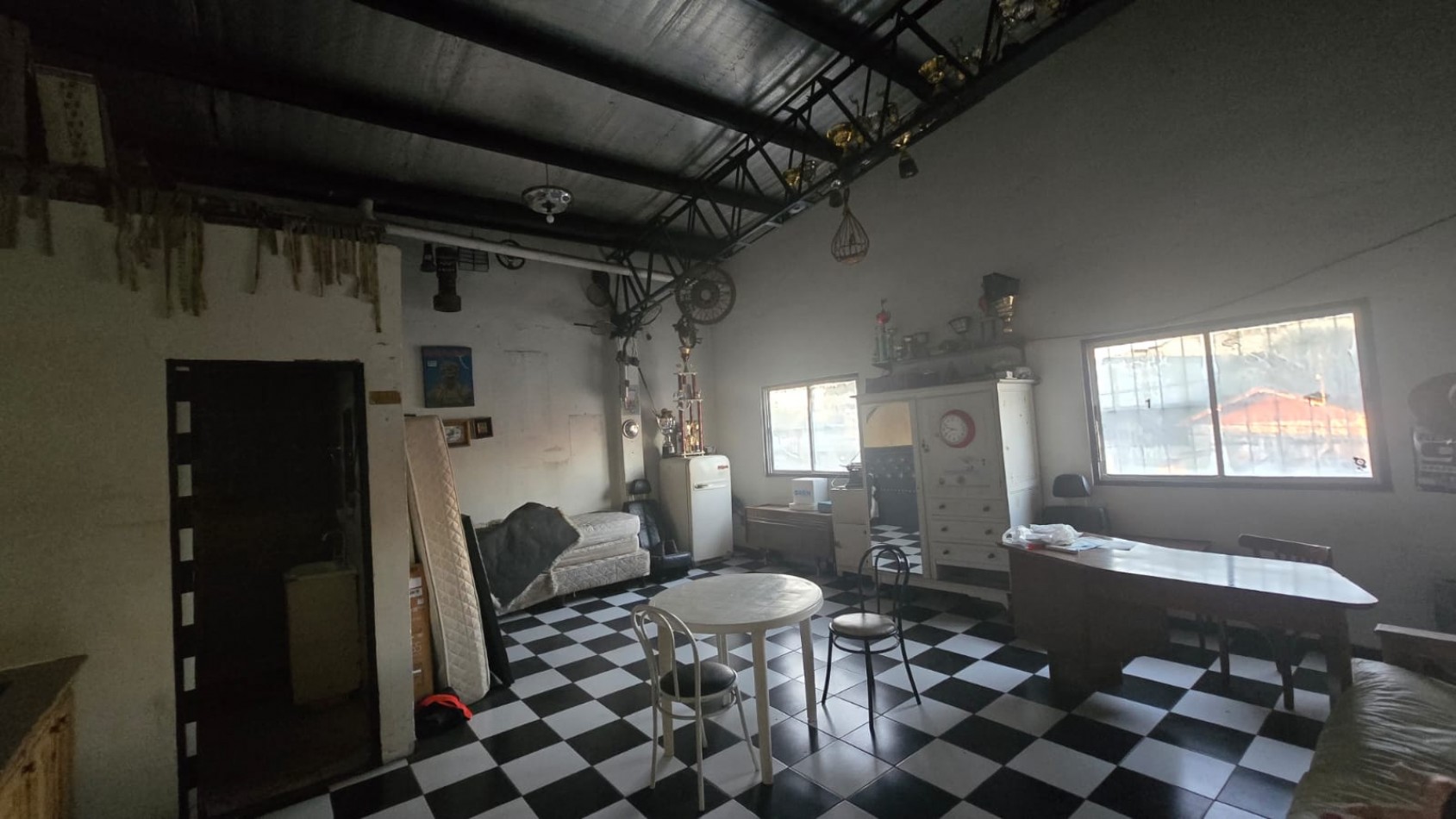 GALPON DE 980 M2. SOBRE RUTA 8 A METROS DEL CRUCE