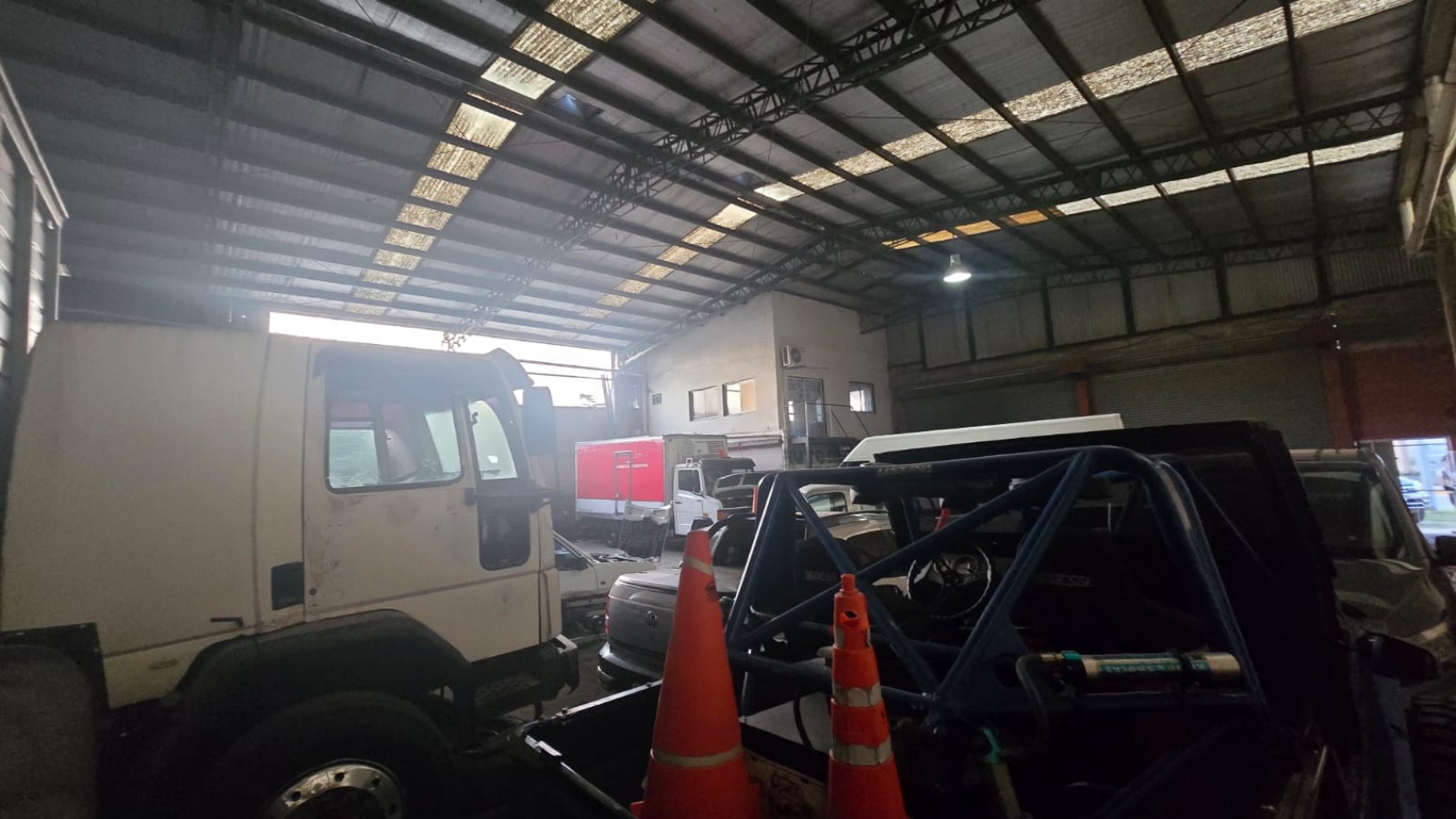 GALPON DE 980 M2. SOBRE RUTA 8 A METROS DEL CRUCE