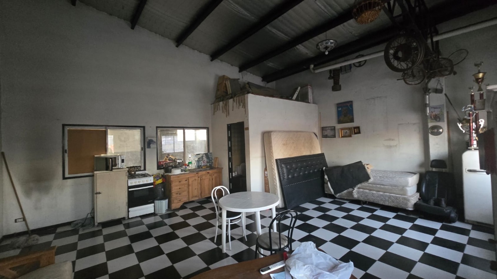 GALPON DE 980 M2. SOBRE RUTA 8 A METROS DEL CRUCE