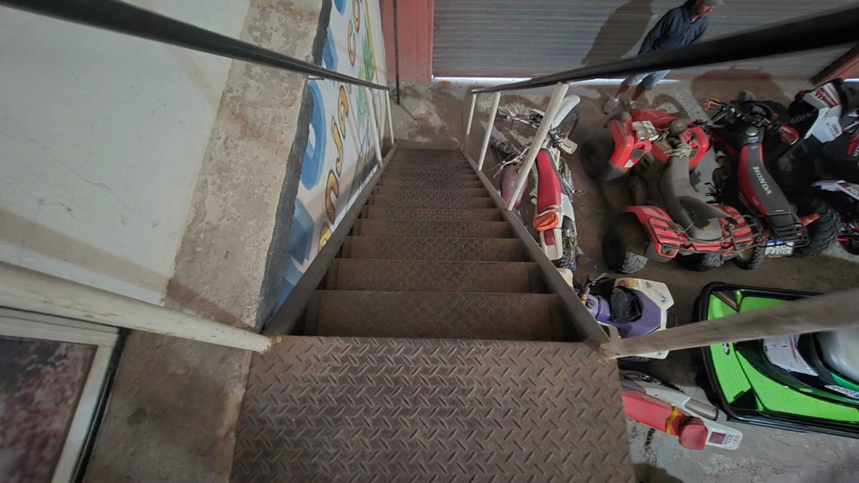 GALPON DE 980 M2. SOBRE RUTA 8 A METROS DEL CRUCE