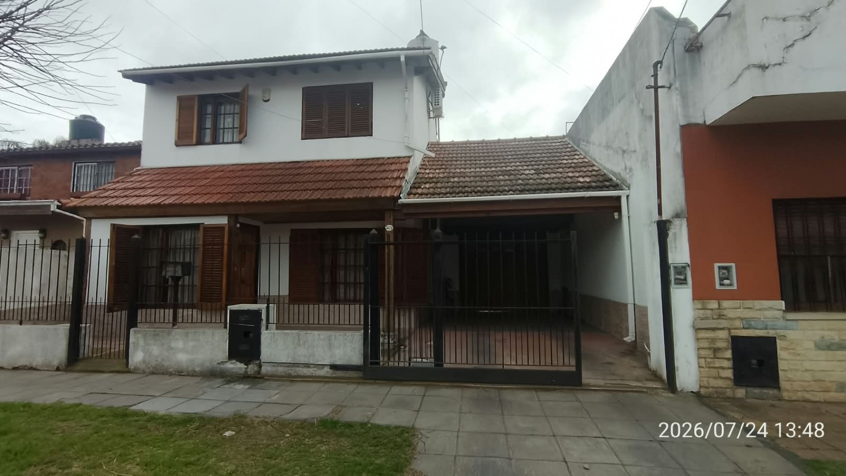 CASA 4 AMB. C/ ENTRADA AUTOS