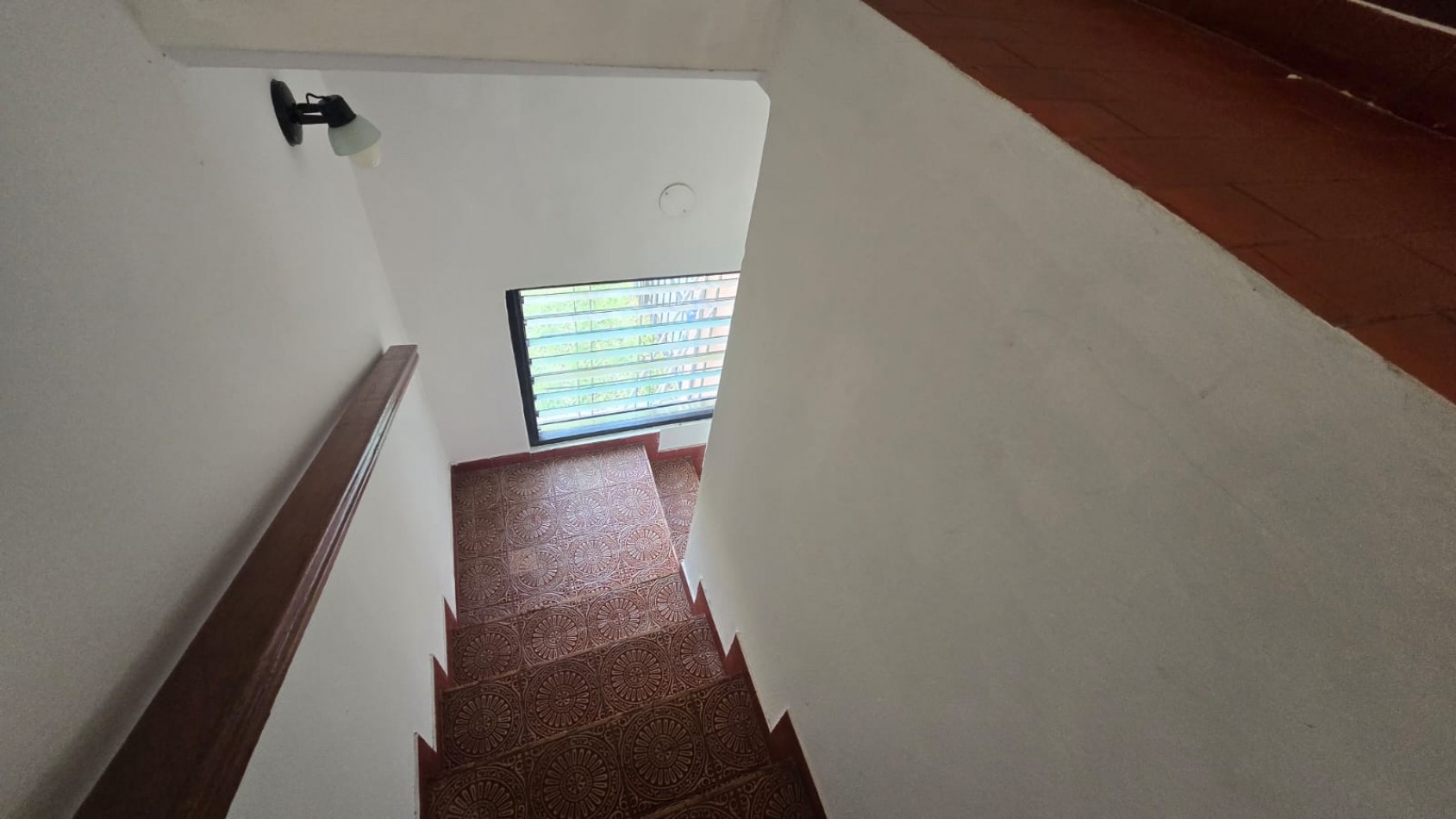 CASA 3 AMB. EN DOS PLANTAS C/ PATIO Y PILETA