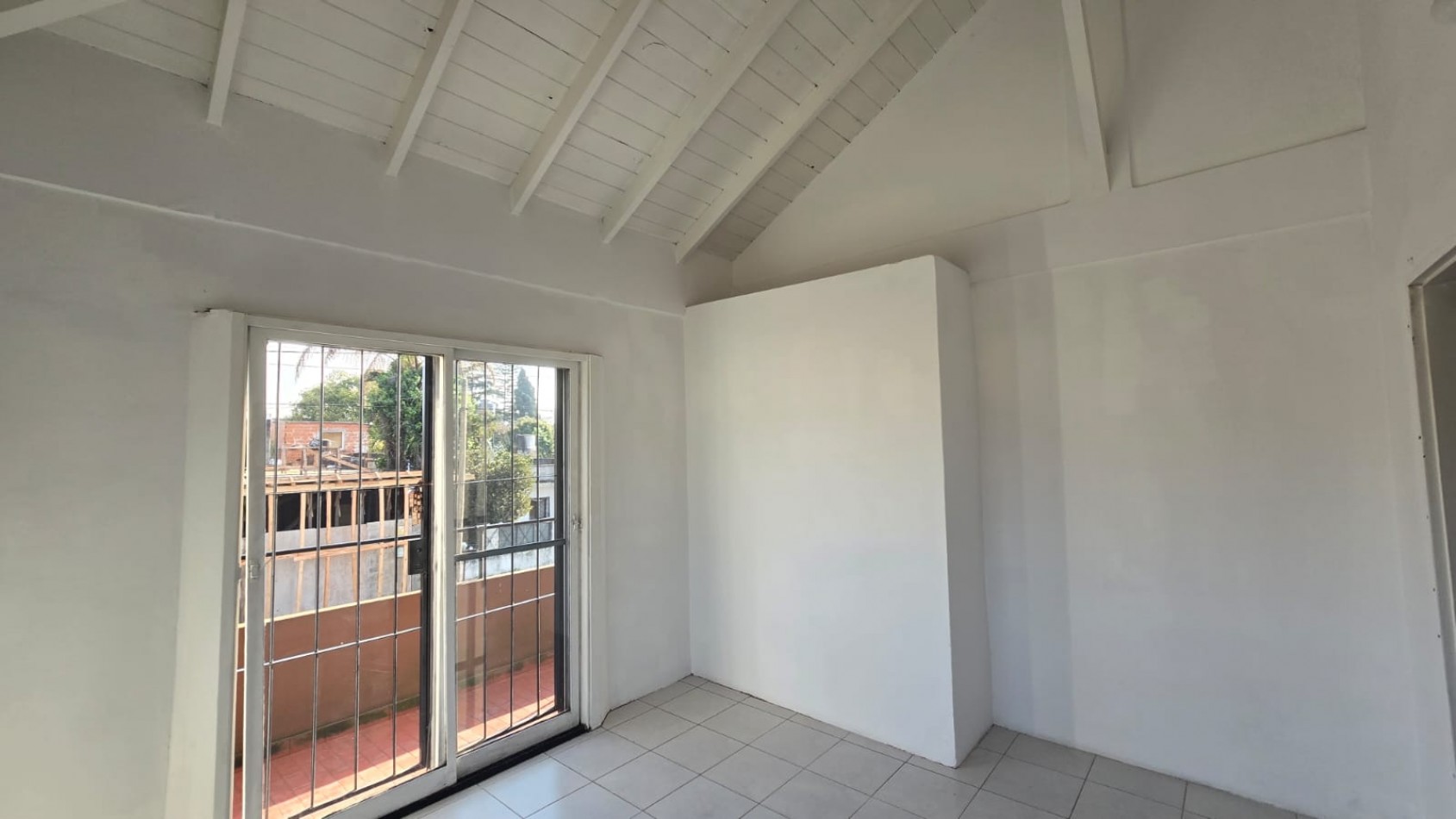 CASA 3 AMB. EN DOS PLANTAS C/ PATIO Y PILETA