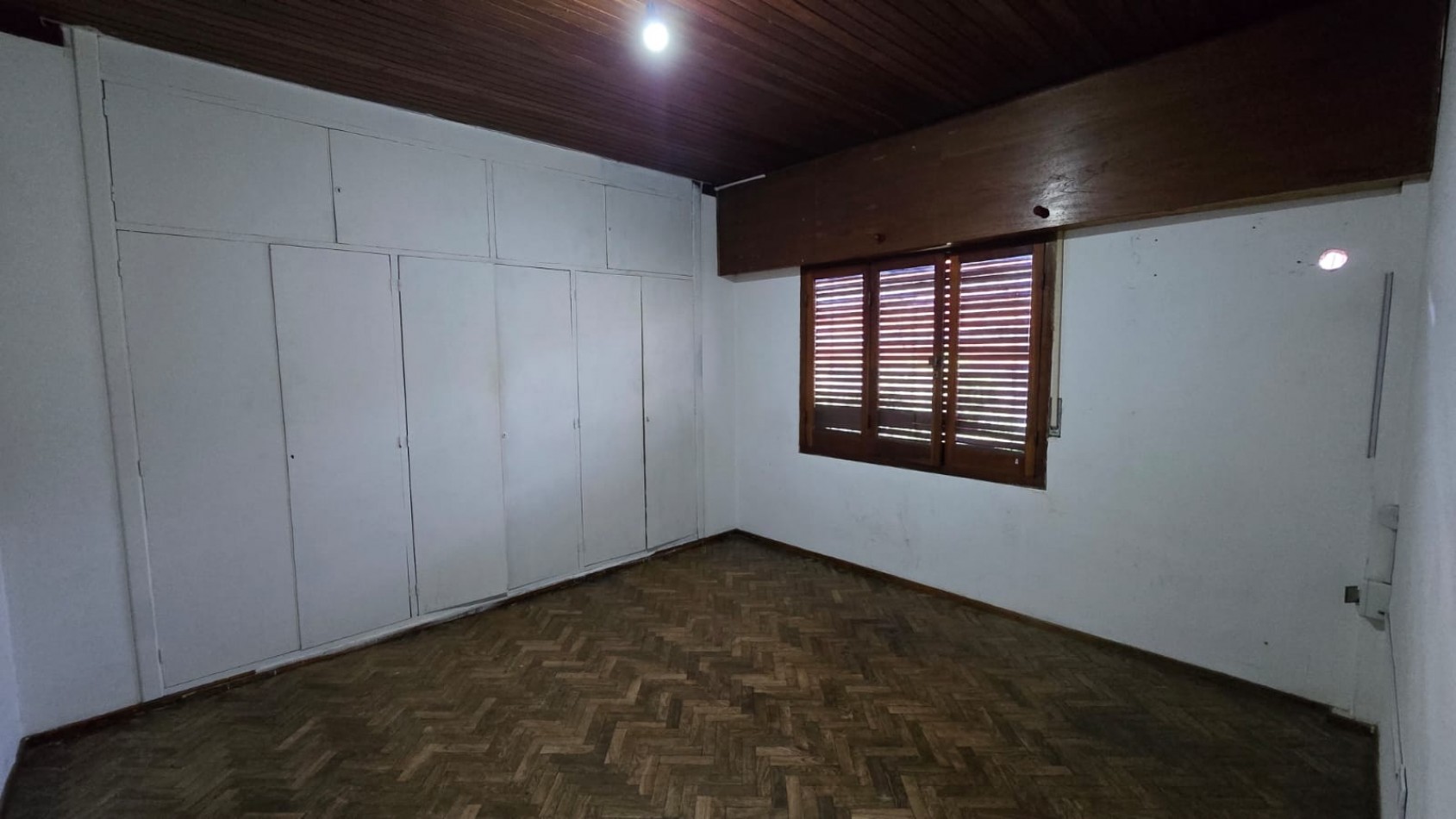 CASA 4 AMB AMPLIA CON GARAGE Y PILETA