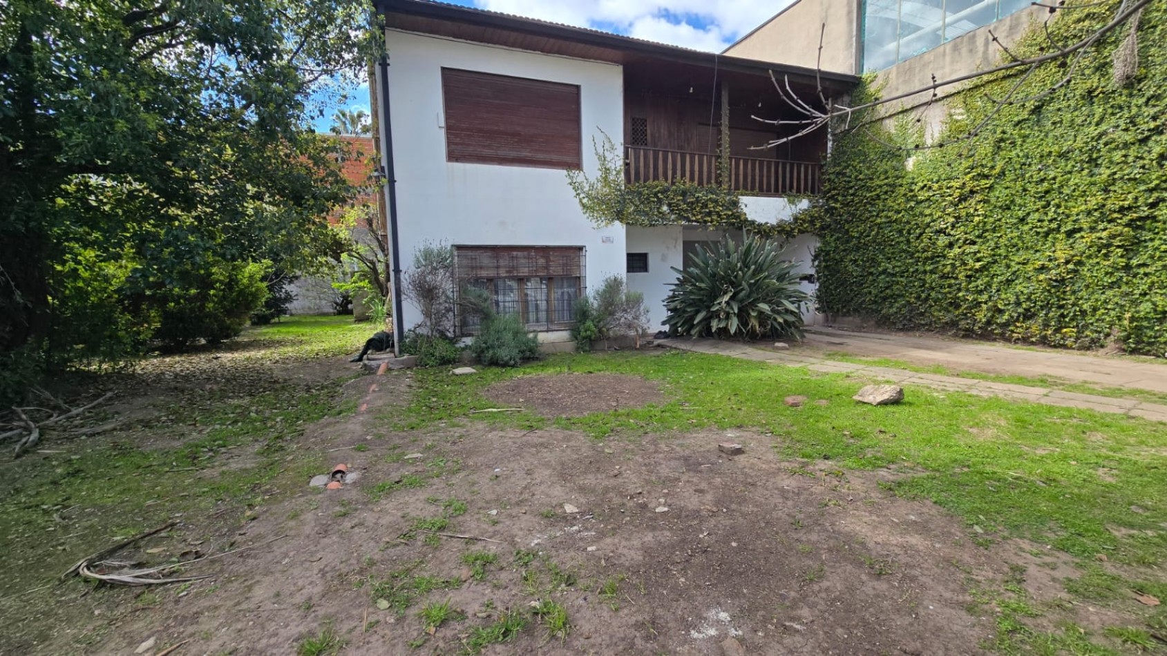 CASA 4 AMB AMPLIA CON GARAGE Y PILETA
