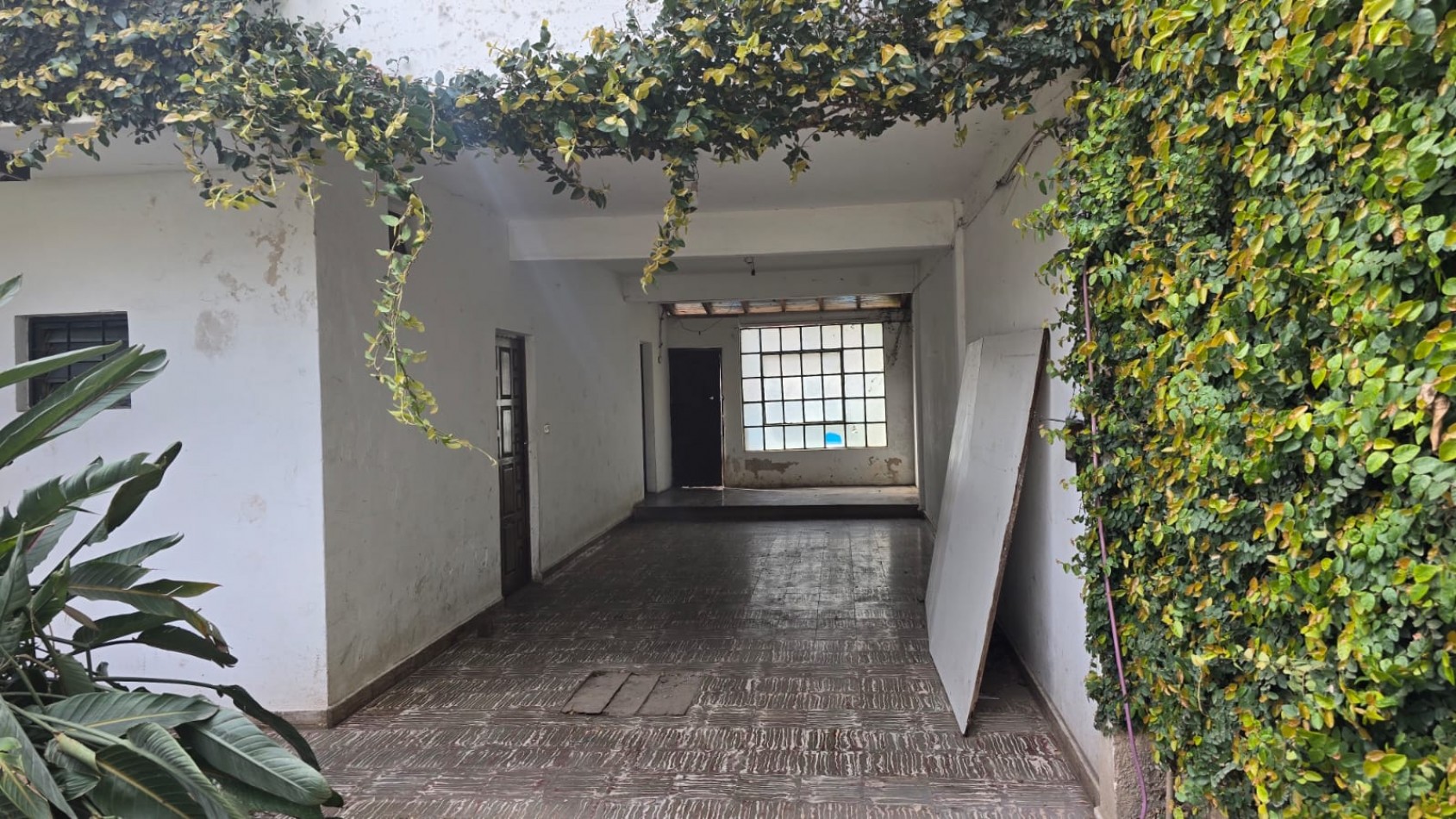 CASA 4 AMB AMPLIA CON GARAGE Y PILETA