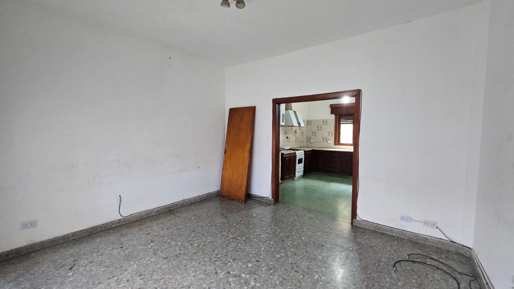 CASA 4 AMB AMPLIA CON GARAGE Y PILETA