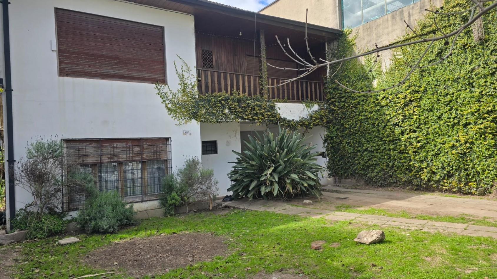 CASA 4 AMB AMPLIA CON GARAGE Y PILETA