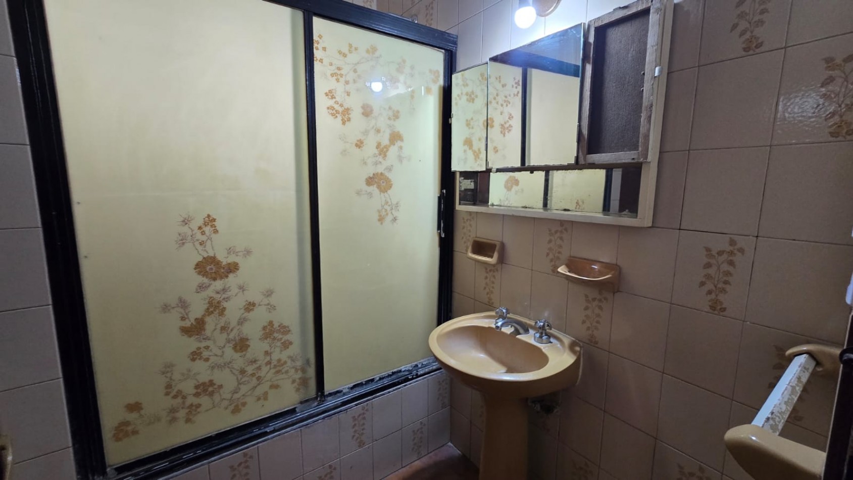 CASA 4 AMB AMPLIA CON GARAGE Y PILETA