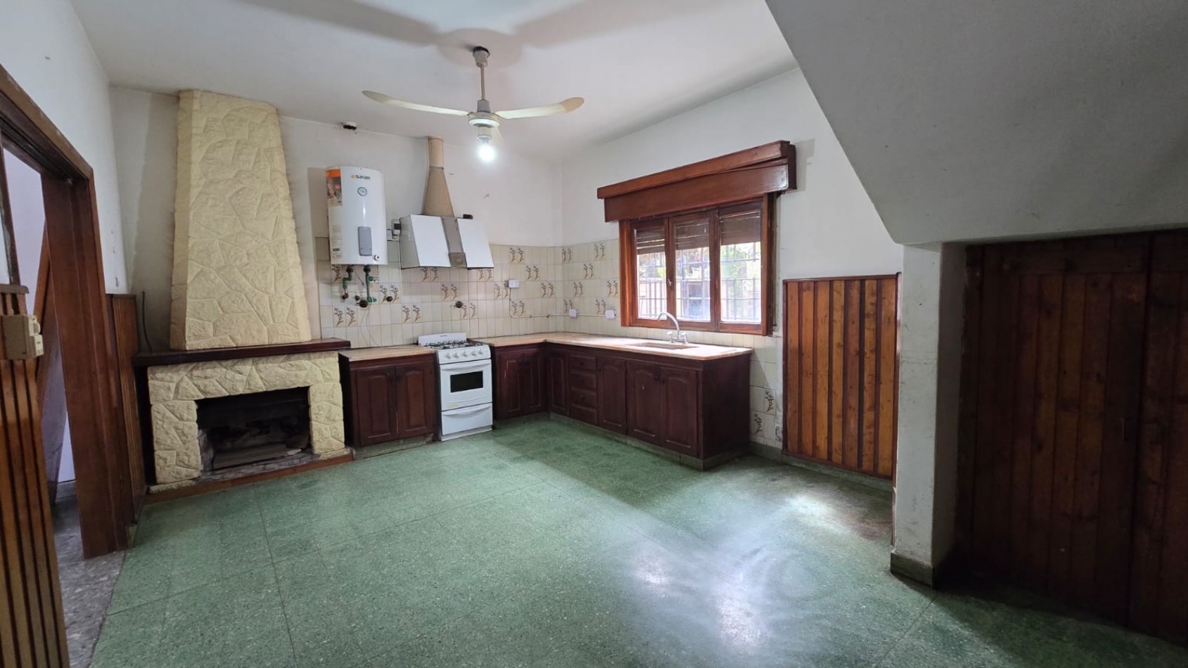 CASA 4 AMB AMPLIA CON GARAGE Y PILETA
