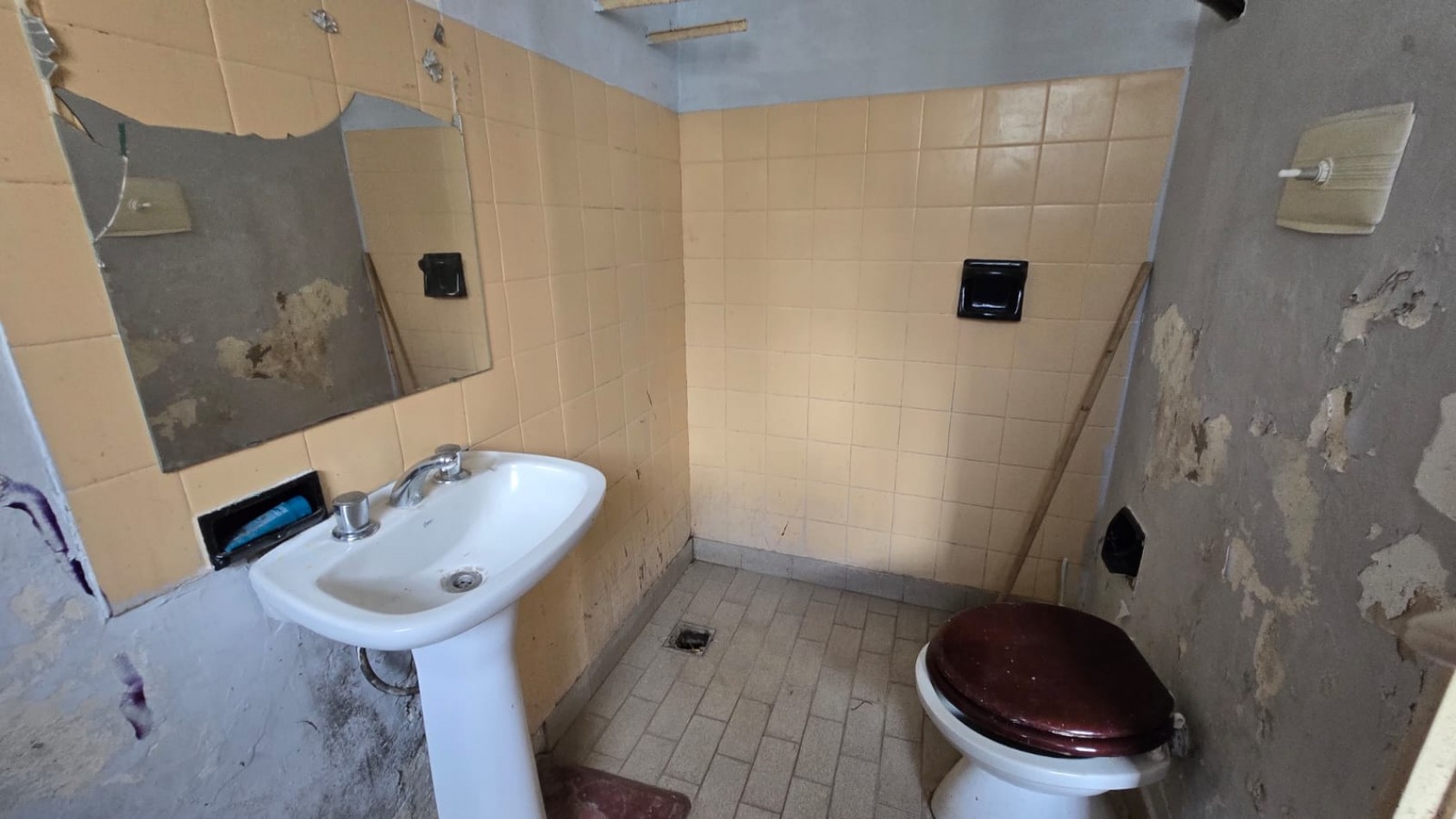 CASA 4 AMB AMPLIA CON GARAGE Y PILETA