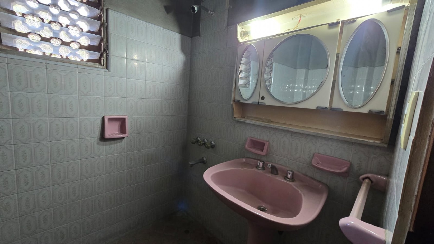 CASA 4 AMB AMPLIA CON GARAGE Y PILETA