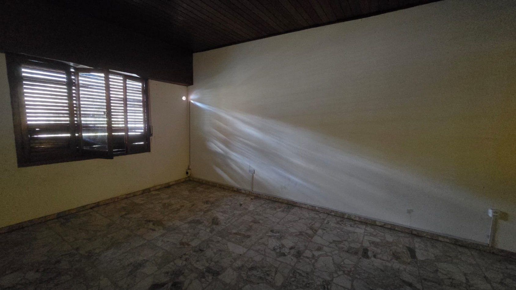 CASA 4 AMB AMPLIA CON GARAGE Y PILETA