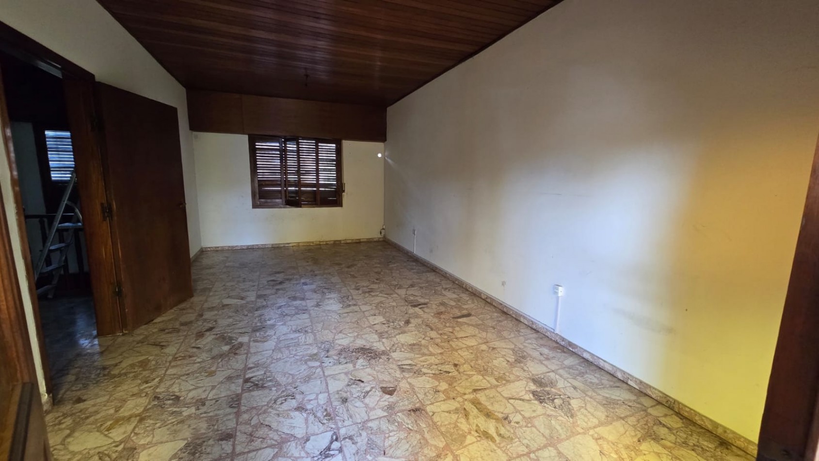 CASA 4 AMB AMPLIA CON GARAGE Y PILETA