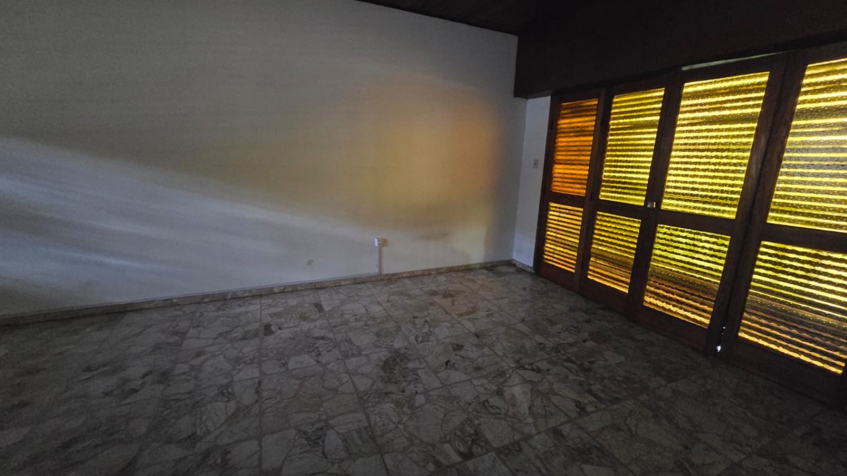 CASA 4 AMB AMPLIA CON GARAGE Y PILETA