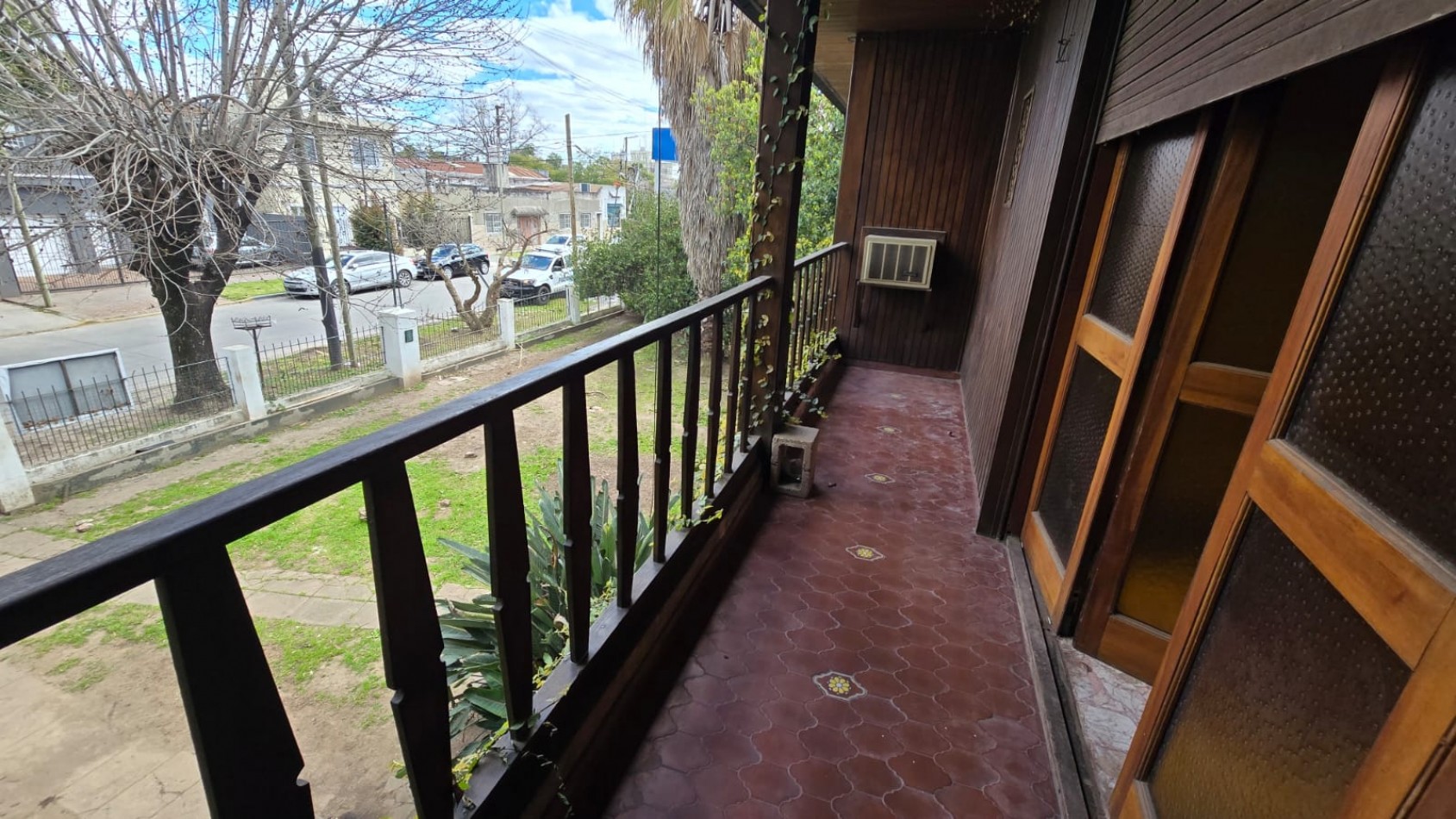 CASA 4 AMB AMPLIA CON GARAGE Y PILETA