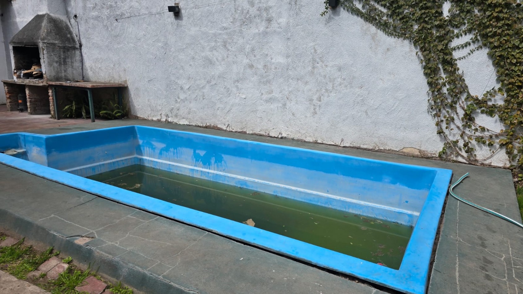 CASA 4 AMB AMPLIA CON GARAGE Y PILETA