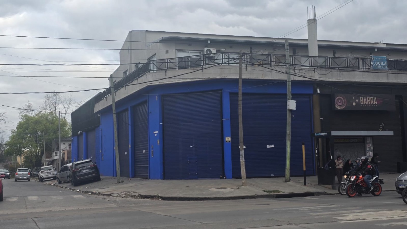 LOCAL ESQUINA 200 M2. CON ENTREPISO