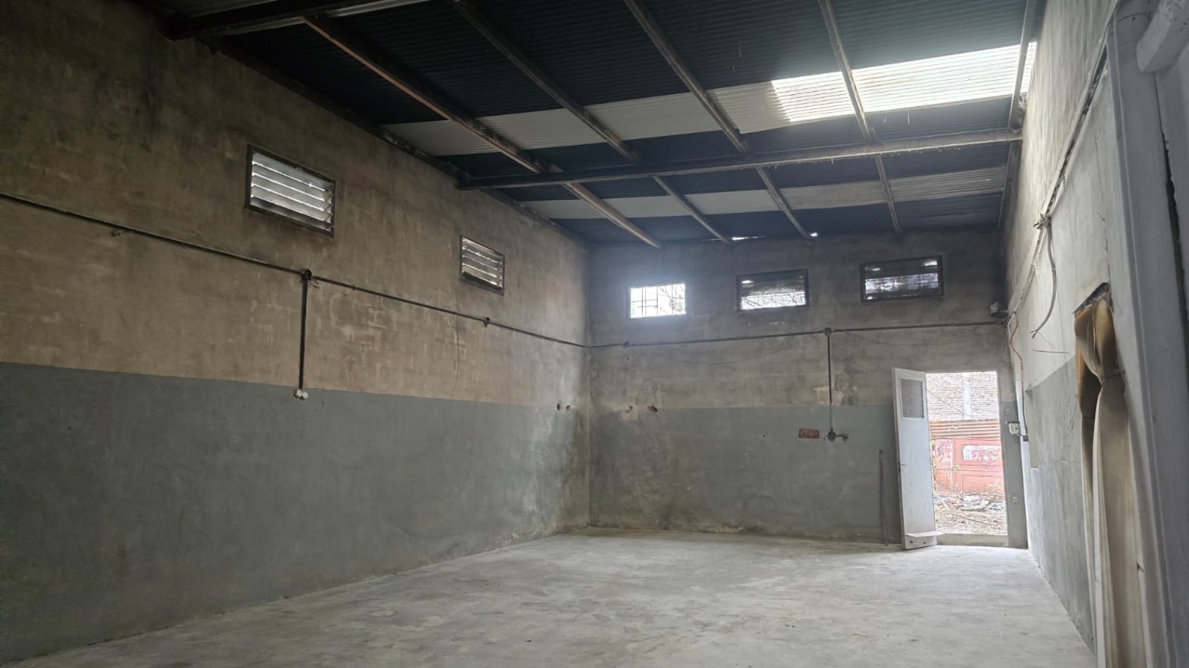 GALPON 80 M2. SOBRE LOTE 450 M2.