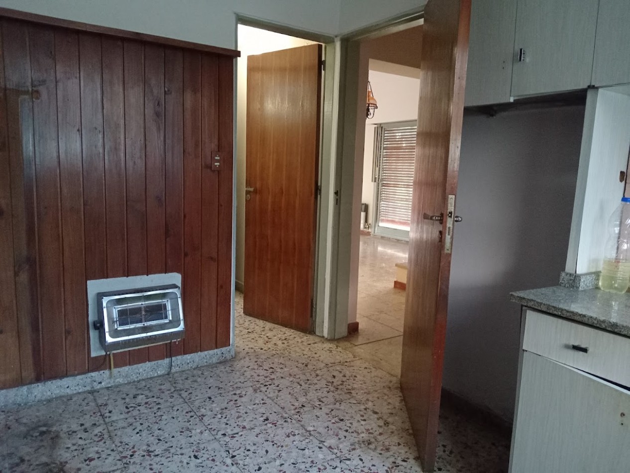 CASA DE 3 AMB. AMPLIOS C/ GARAGE Y PARQUE