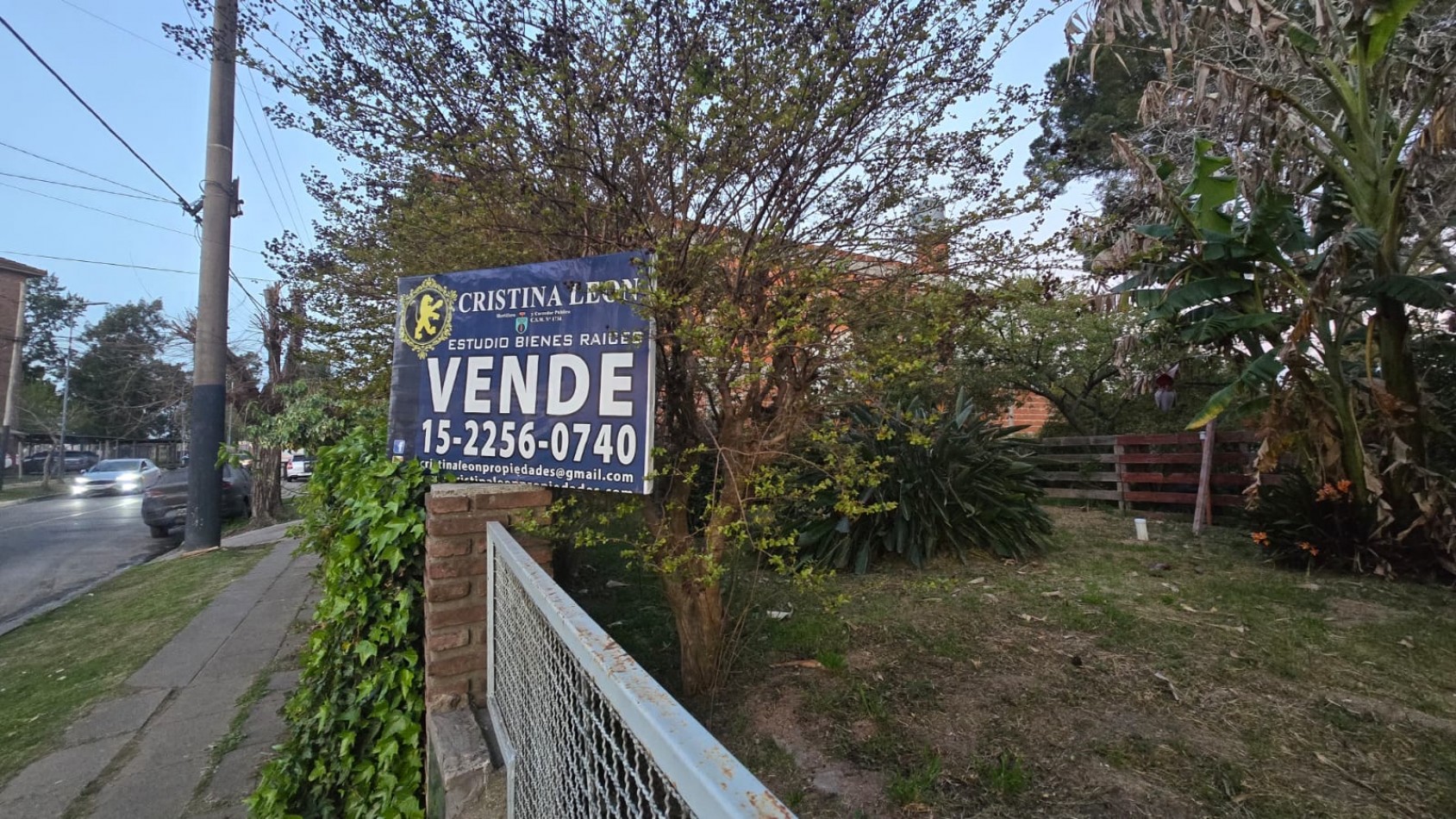 CASA DE 3 AMB. AMPLIOS C/ GARAGE Y PARQUE