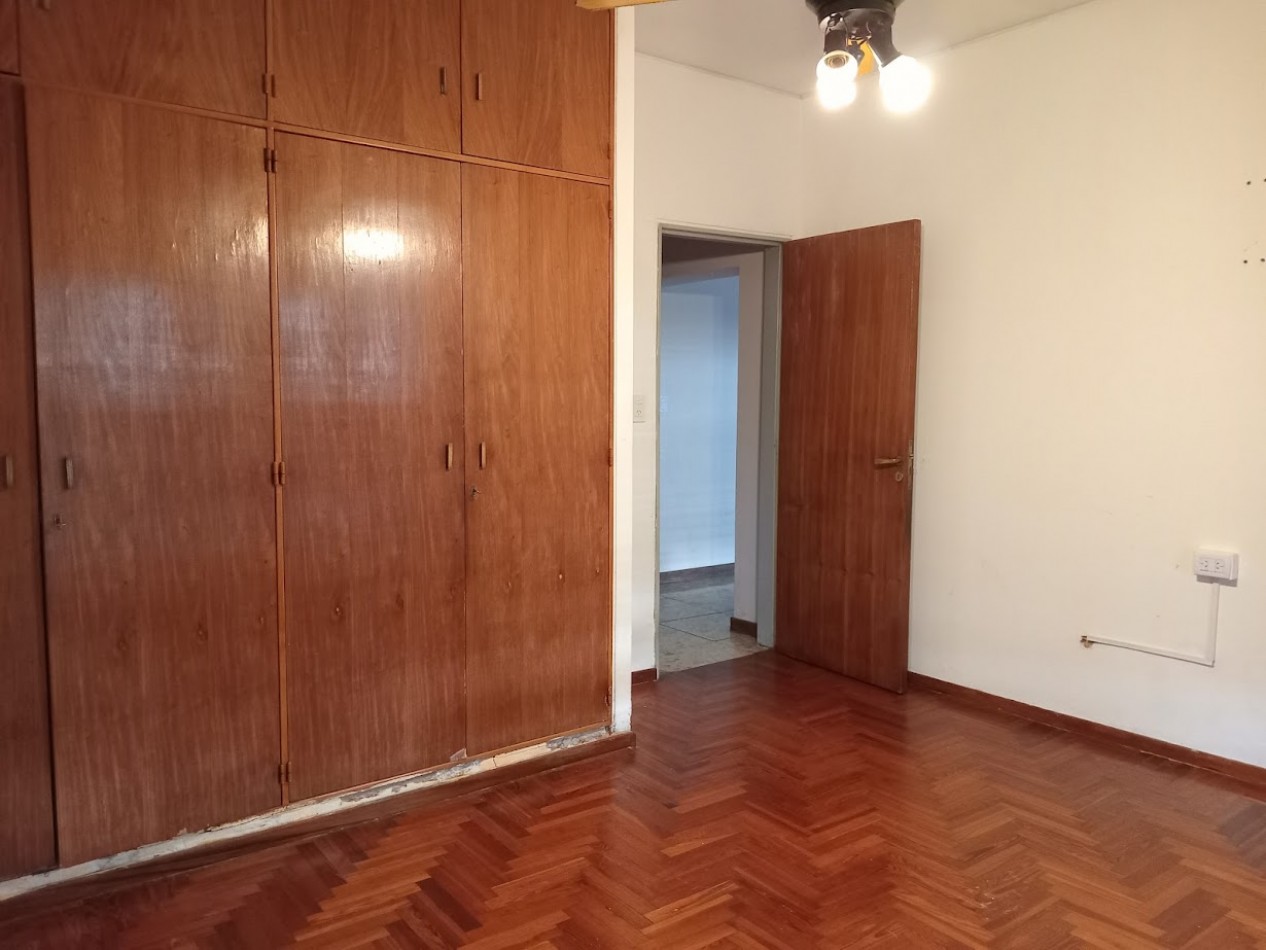 CASA DE 3 AMB. AMPLIOS C/ GARAGE Y PARQUE