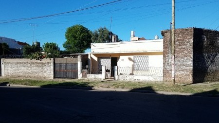 CASA AMERICANA 3 AMB. ESQUINA.