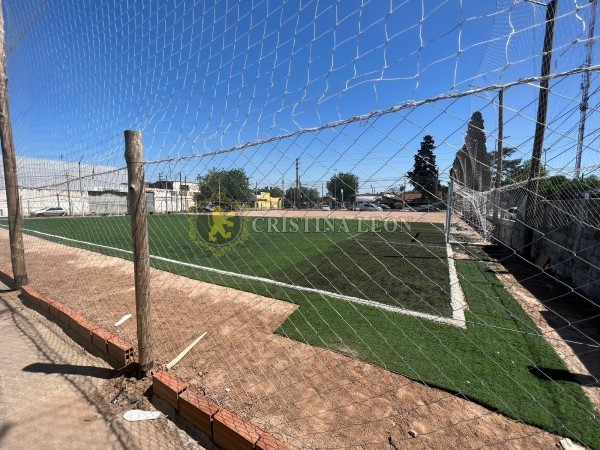 LOTE 1800 M2.C/ GALPON DE 300 M2. S/ RUTA NAC. 8 (SALIDA A TRES CALLES)