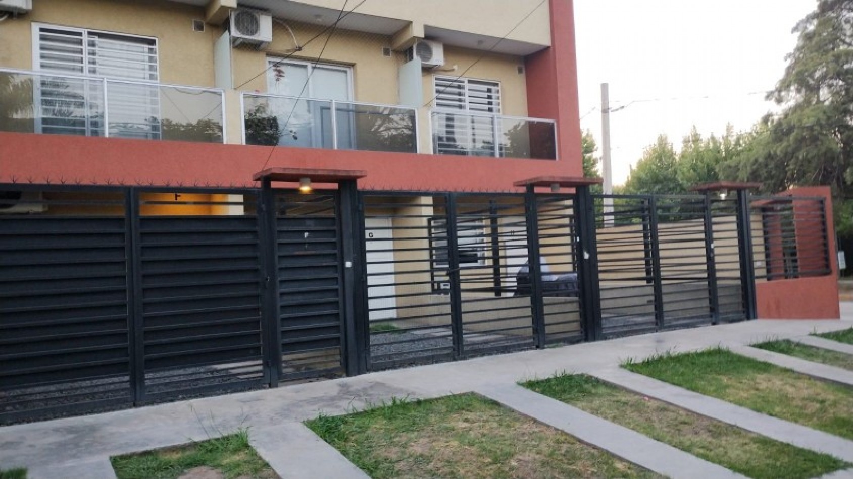 DUPLEX DE 3 AMB. PATIO/BALCON/COCHERA/QUINCHO Y PISCINA